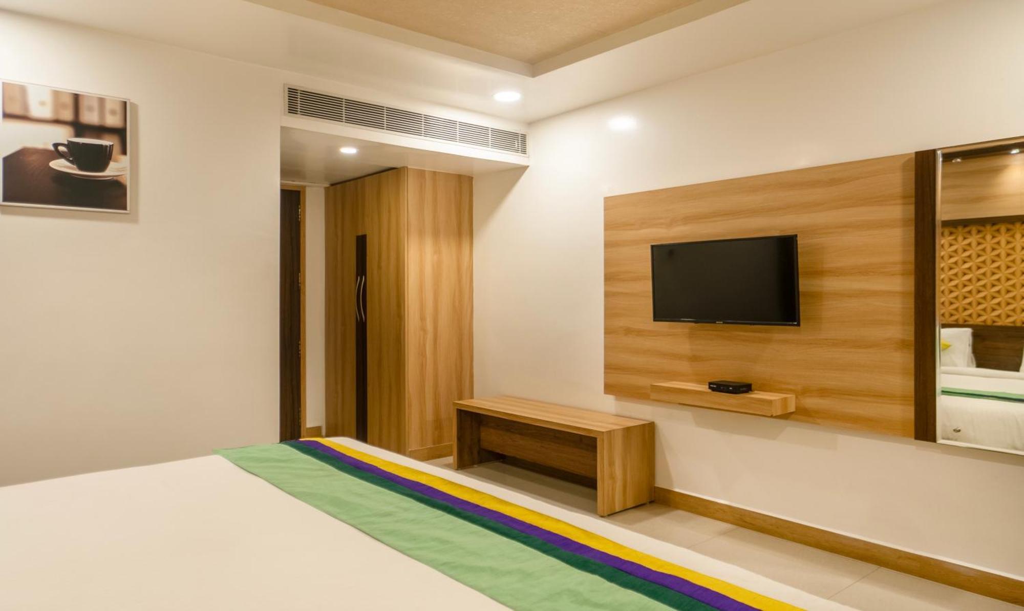 Treebo Golden Swan Pammal Hotel Chennai Bagian luar foto