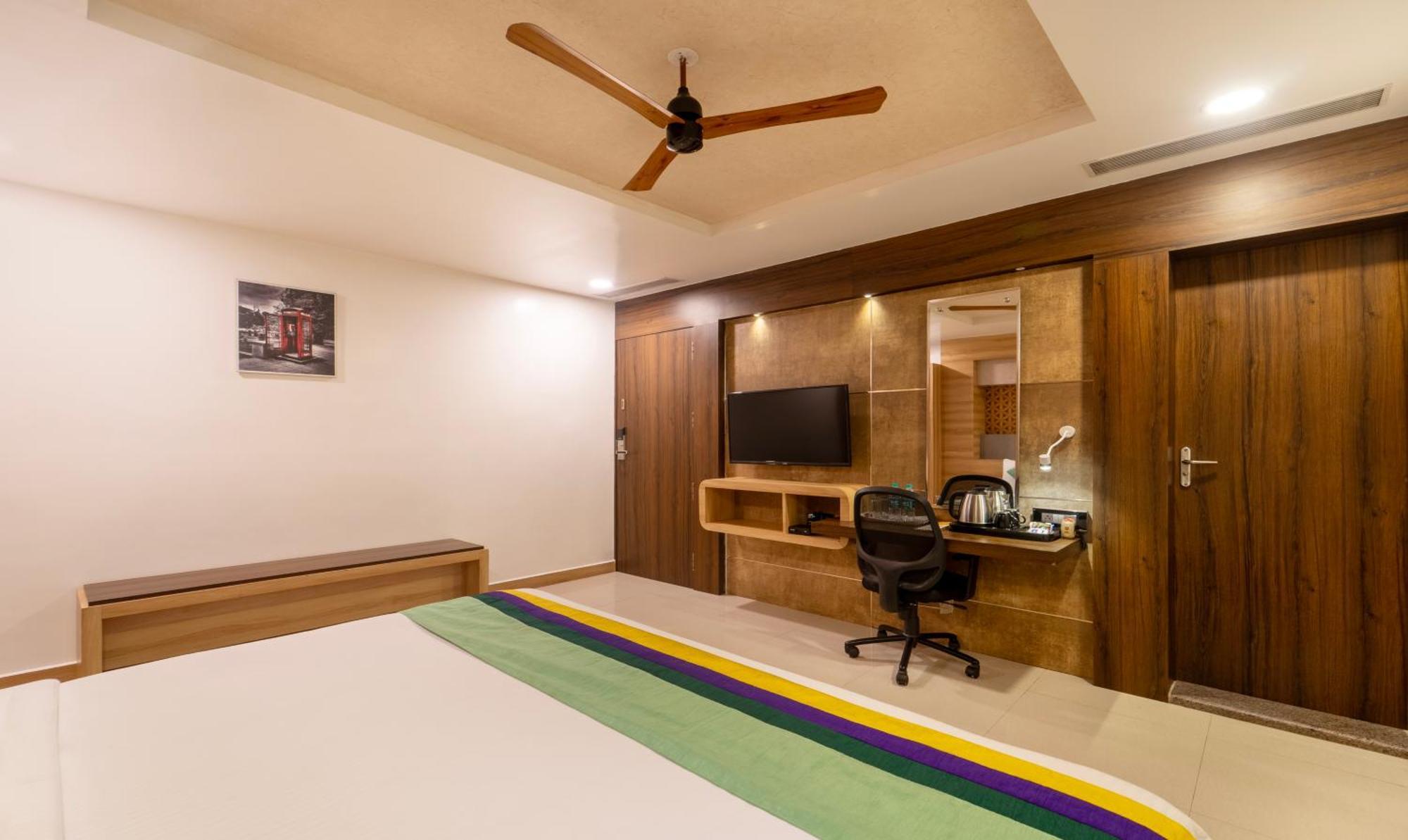 Treebo Golden Swan Pammal Hotel Chennai Bagian luar foto